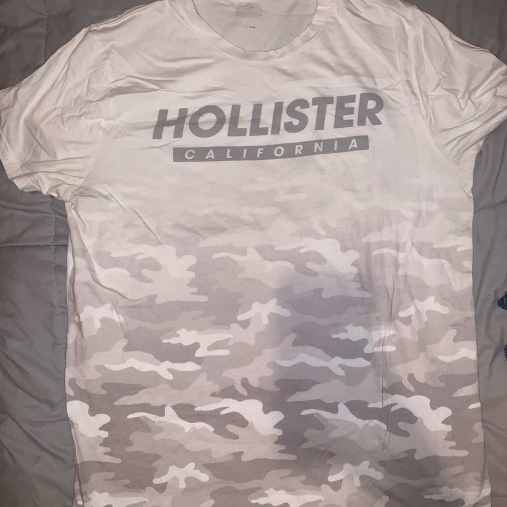 Men’s Hollister short sleeve!